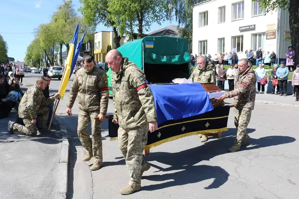 На Волині попрощалися із Героєм Василем Фаринюком (фото)