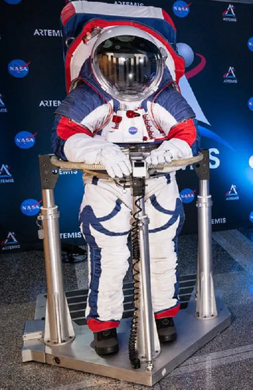 NASA опублікувало нові скафандри для польотів на Місяць і Марс (фото,відео)