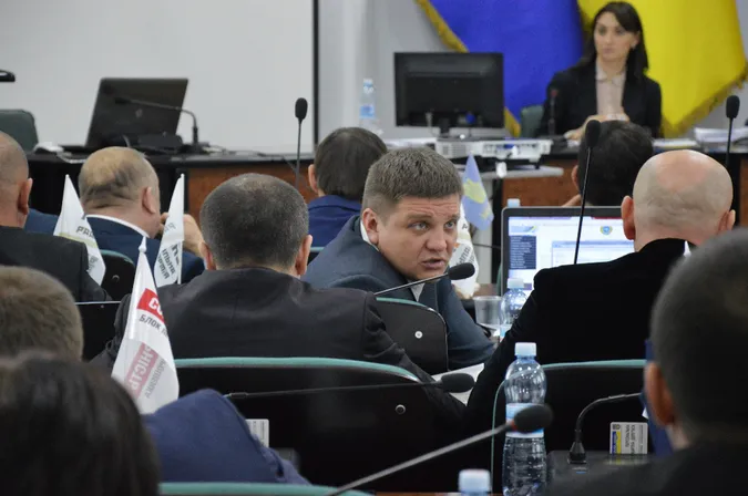 Важкі рішення луцьких депутатів, або Дводенний сесійний марафон. Репортаж