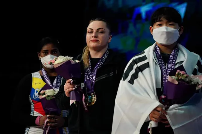 Підняла майже 250 кг: українка здобула три «золота» на чемпіонаті світу (фото)