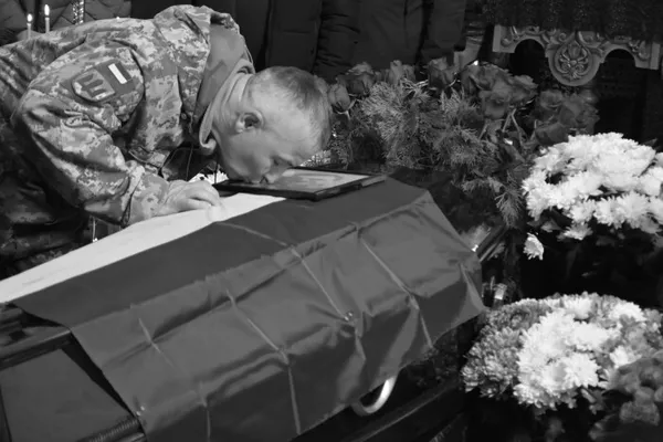 У Луцьку попрощалися із загиблим на Донеччині Андрієм Кінахом (фото)