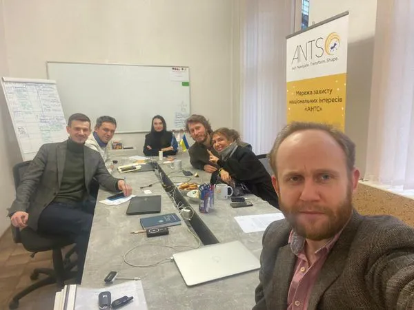 «Світло під час зими»: для обігріву школи громаді на Волині передали генератор