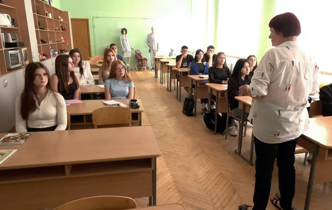 На місяць раніше: у Луцьку один з коледжів вже почав навчання (фото, відео)