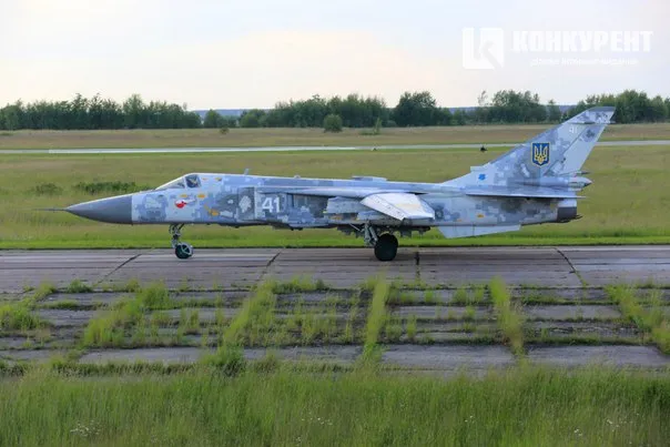 Львів'янин показав, як над Луцьком літають бомбардувальники (фото)