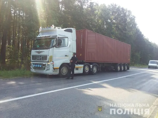Їзда у спеку: на Волині штрафують водіїв фур (фото)