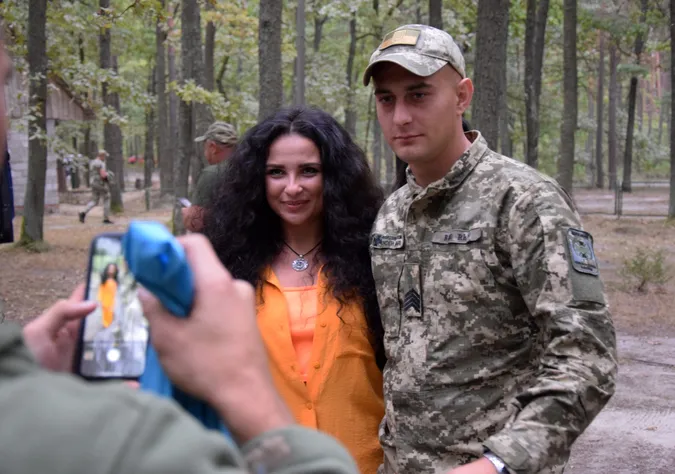 Відомі співачки «перезавантажили» волинських прикордонників (фото)