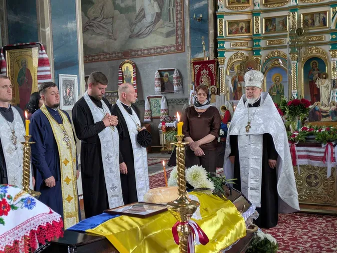 Іваничівська громада попрощалася із військовослужбовцем Валентином Сафоновим (фото)