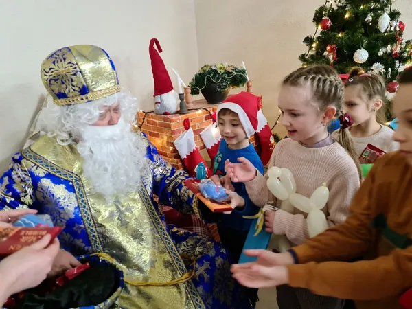 У Липинах в укритті запрацювала «Майстерня Святого Миколая» (фото)