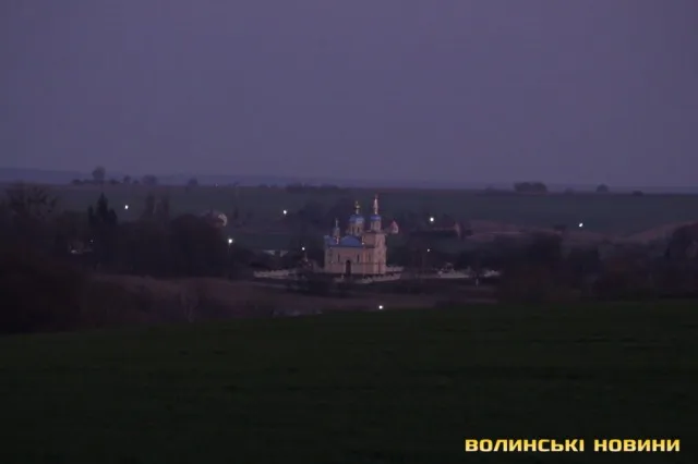 Якою на Волині побачили Суперповню або Рожевий Місяць (фото)