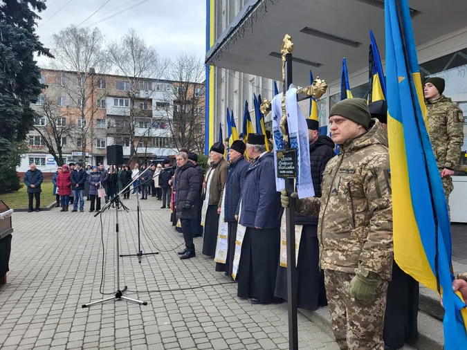 Побратими називали його «Батя»: у Ковелі попрощалися із Володимиром Крисюком