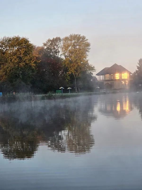 🍁 Осіння магія: у мережі показали ранкові краєвиди Теремнівських ставків (фото)