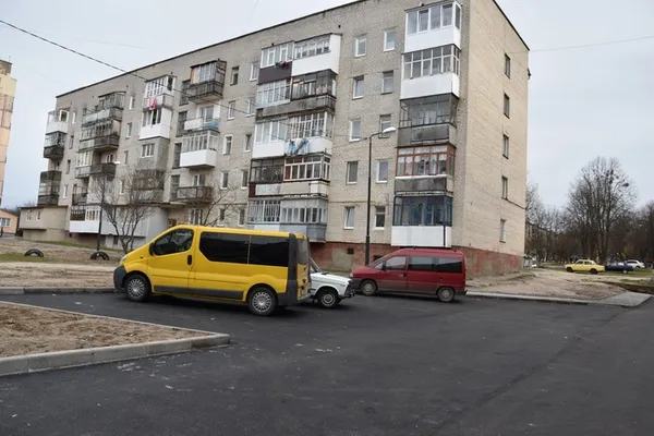 Як у Луцьку ремонтують прибудинкові території (фото)