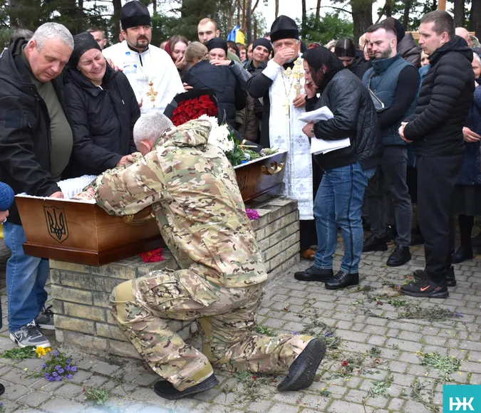 Повернувся не на весілля, а на свій похорон: на Волині попрощалися з капітаном волинської «сотки»