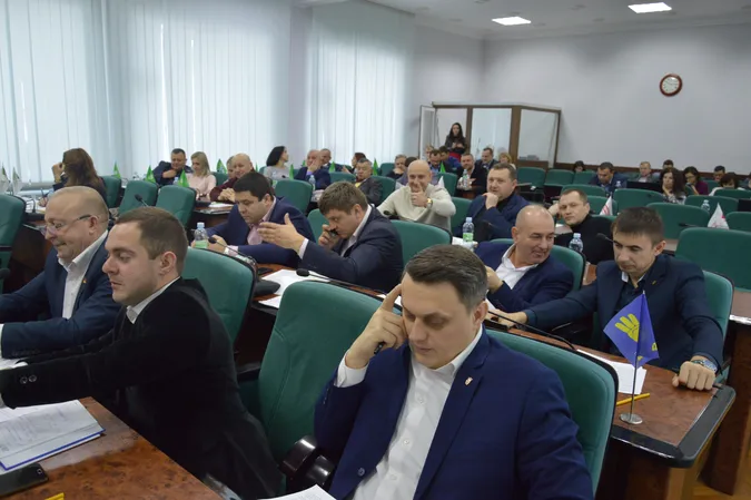 Бюджет... і всім шампанського! Фоторепортаж із сесії Луцькради