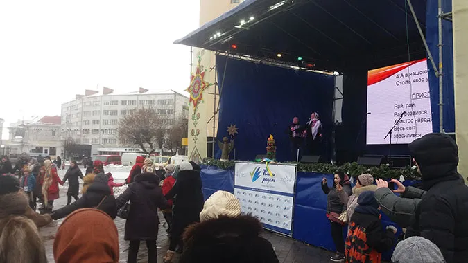 У центрі Луцька «гуляли» Різдво (фото, відео)