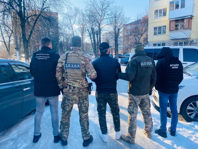 Затримали головного організатора каналу нелегальної міграції з Волині до ЄС (фото, відео)