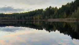 На Волині причаїлося мальовниче озеро, купання в якому загоює рани (відео)