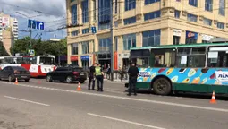 В центрі Луцька – аварія за участю тролейбуса (фото)