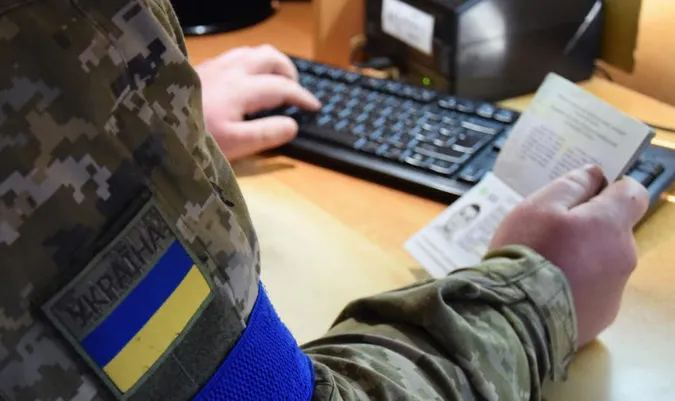 З «липою» за кордон: цьогоріч в пунктах пропуску на Волині виявили майже три сотні документів-підробок