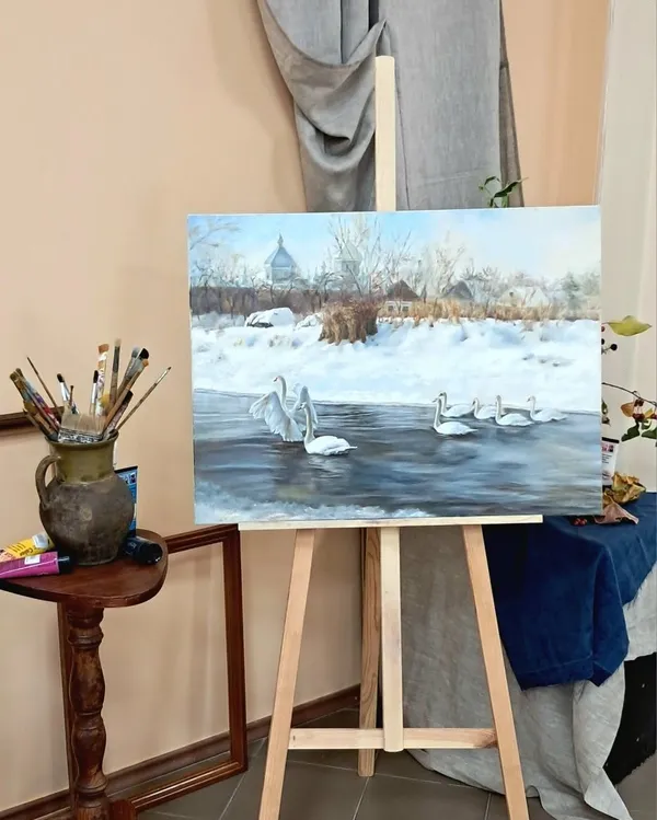 Лебеді на річці та куполи храму: ковельська художниця подарувала музею картину з краєвидом рідного міста (фото)