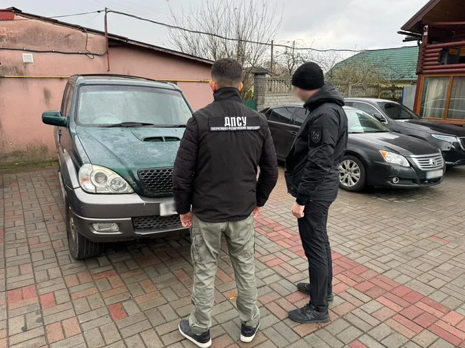 Ввезли і продали понад 700 авто: на Львівщині викрили псевдоблагодійників (фото)