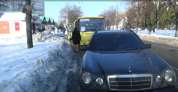 У Луцьку на Молоді – подвійна аварія за участю маршруток (фото)