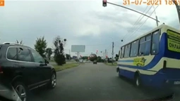 Луцькі маршрутники знову порушують ПДР (фото, відео)