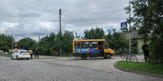 У Володимирі-Волинському маршрутка збила на переході велосипедиста (фото)
