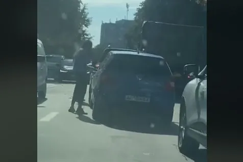 У Луцьку біля РЦ «Промінь» – аварія: утворився величезний затор (відео)