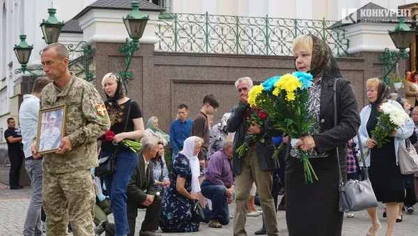 Луцьк у траурі: попрощалися із загиблим Героєм Валерієм Федюком (фото)