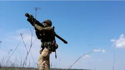 Близько 129 030 окупантів, 3211 танків і 2212 артсистем: втрати ворога на 2 лютого (відео)