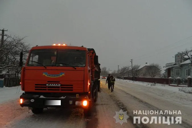 У Луцьку «КамАЗ» збив пішохода: чоловік помер у «швидкій»