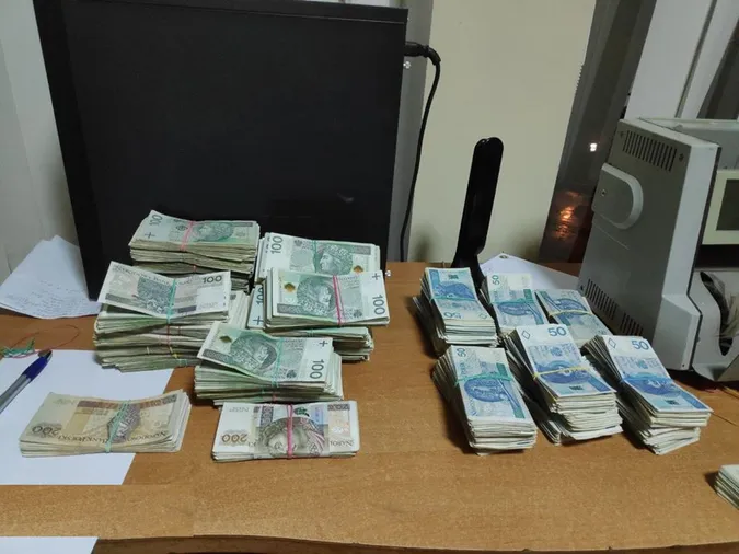 Збрехав про суму: в «Ягодині» в чоловіка забрали «зайві» злоті і виписали штраф (фото)