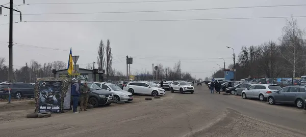 На луцькому авторинку військові розмістили намет (фото)