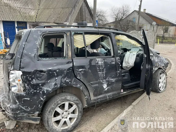 У Луцькому районі авто збило юнака на тротуарі (фото)