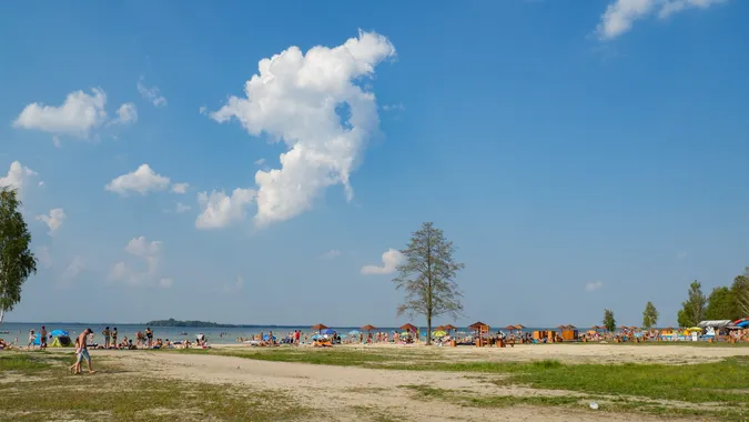 Як минають вихідні на Світязі (фото)