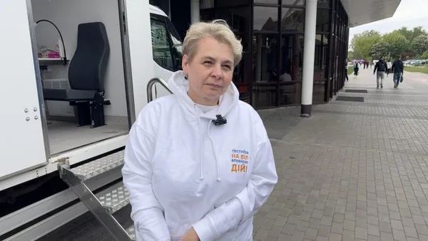 Мобільна медична лабораторія: у Луцьку тестували на ВІЛ і гепатити (фото, відео)