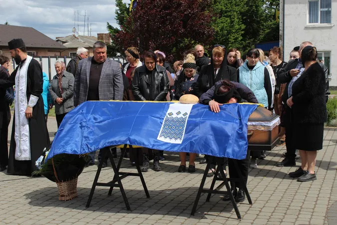 На Волині в останню путь провели Героя Олександра Стасюка (фото)
