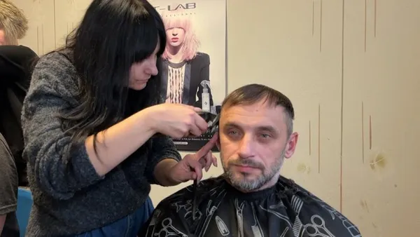 У луцькому госпіталі безплатно стрижуть військових (відео)