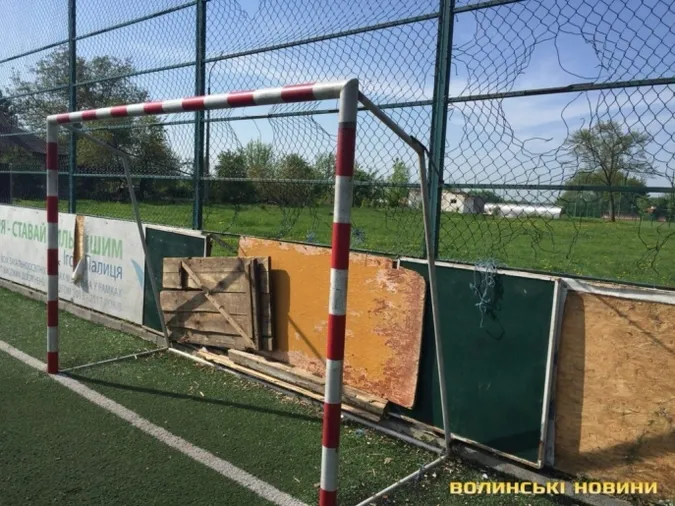 Скадал навколо футбольного поля: директор луцького ліцею відповів на звинувачення 