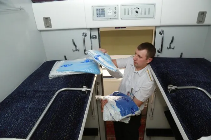 «Укрзалізниця» підвищила ціни на постіль та гарячі напої в поїздах