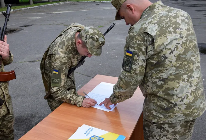 У Луцьку рекрути-прикордонники склали військову присягу (фото)