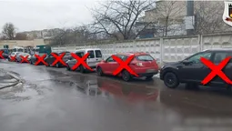 Заважають «швидким»: у Луцьку муніципали оштрафували паркохамів (фото)