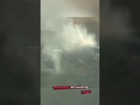 У Луцьку на автостоянці спалахнув автомобіль (відео)