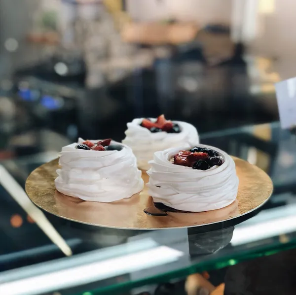 Солодше не буває: знижки до 50% на торти і десерти у Ring Coffee*