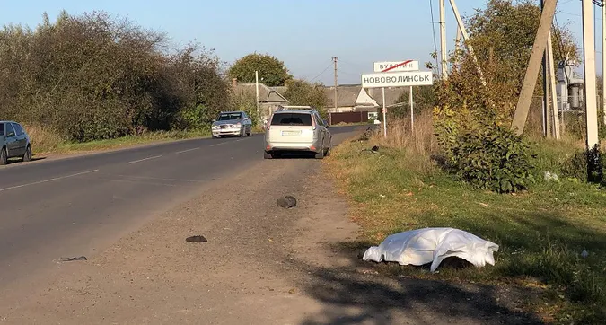 Летальна ДТП на Волині – загинув велосипедист: особу загиблого встановлюють (фото, відео)