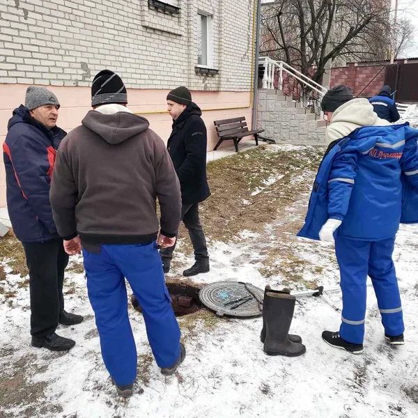 Не платили: у Луцьку боржникам відключають водопостачання (фото, відео)