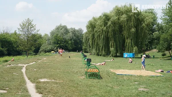 «Тонуть діти, а батьки п’ють пиво»: історії з  центрального пляжу Луцька