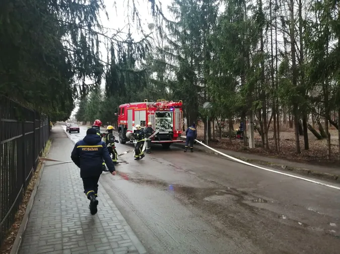 «Пожежа» у виробничому цеху: з луцької «Едельвіки» евакуйовували людей (фото, відео)