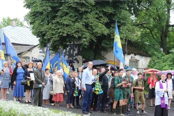 У Луцьку вшанували пам'ять розстріляних в 1941 році в'язнів тюрми (фото)